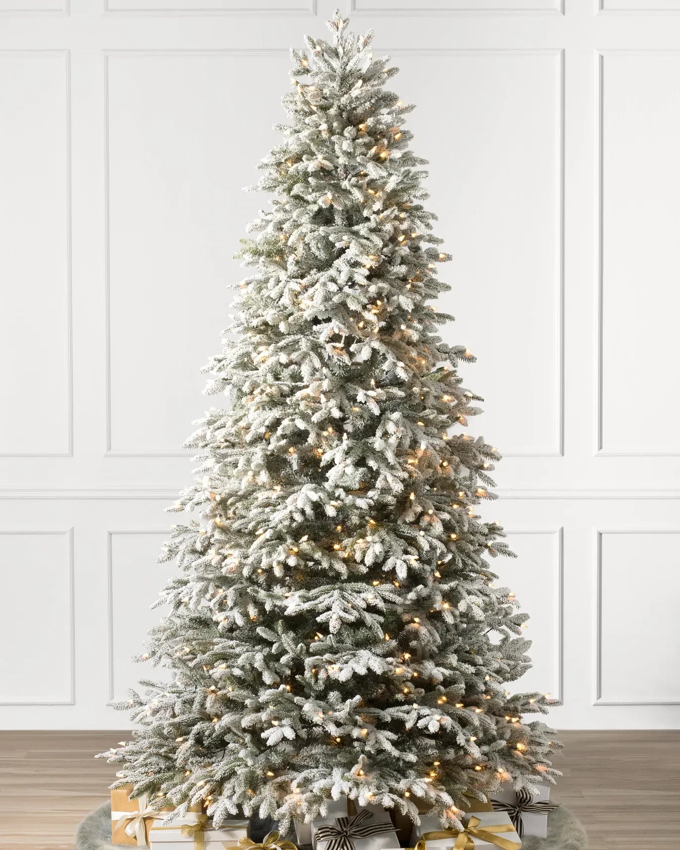 Árvore Natal Nevada Luxo com LEDs, Efeito Neve, Ramos Volumosos