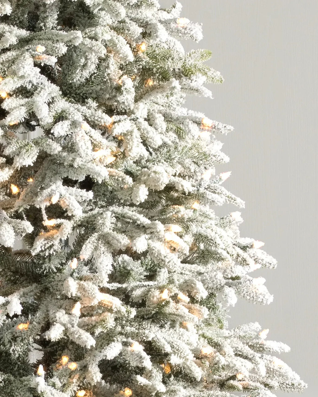 Árvore Natal Nevada Luxo com LEDs, Efeito Neve, Ramos Volumosos