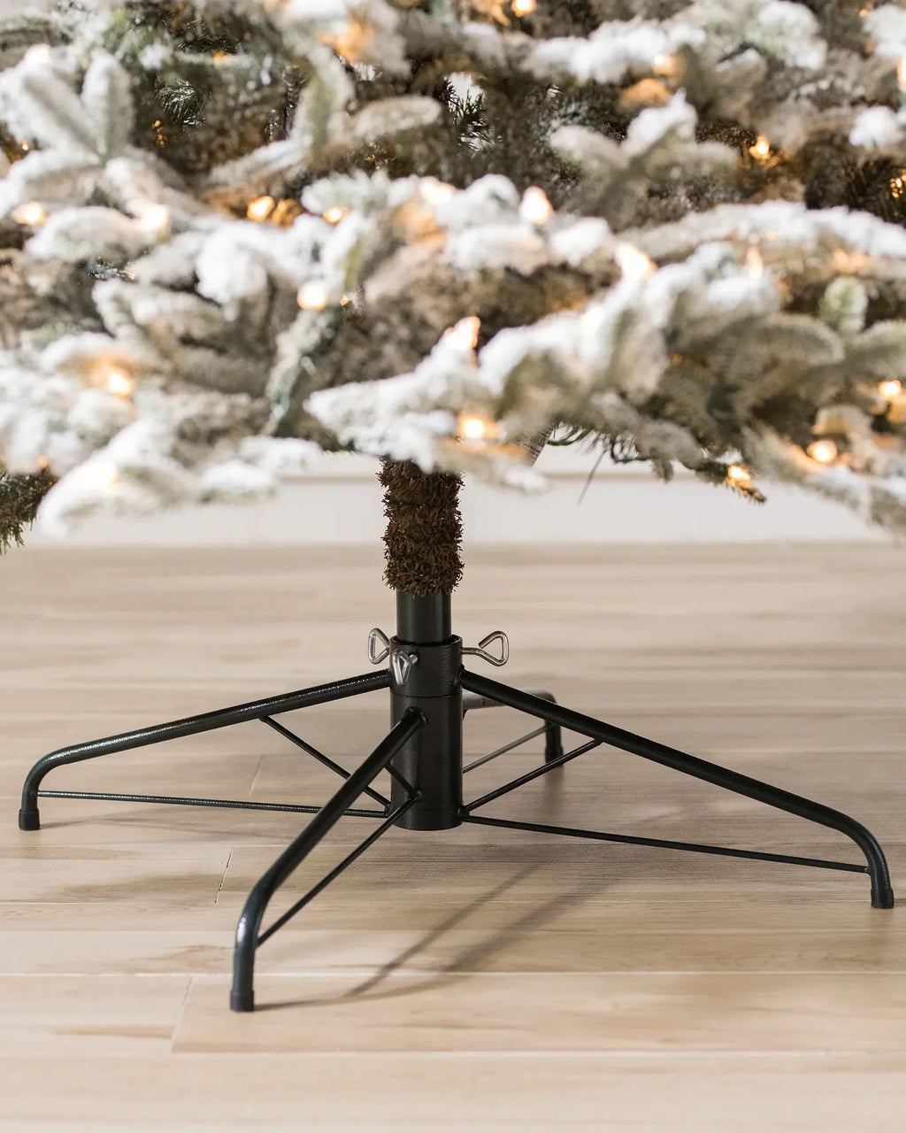 Árvore Natal Nevada Luxo com LEDs, Efeito Neve, Ramos Volumosos