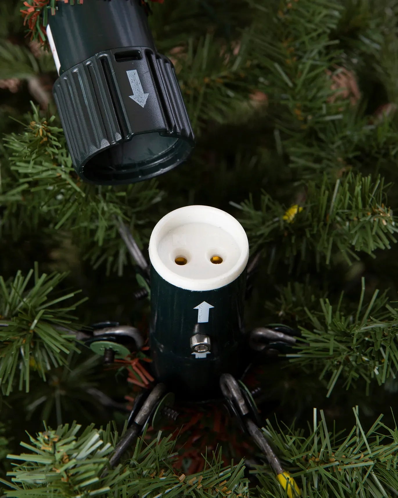 Árvore Natal Nevada Luxo com LEDs, Efeito Neve, Ramos Volumosos